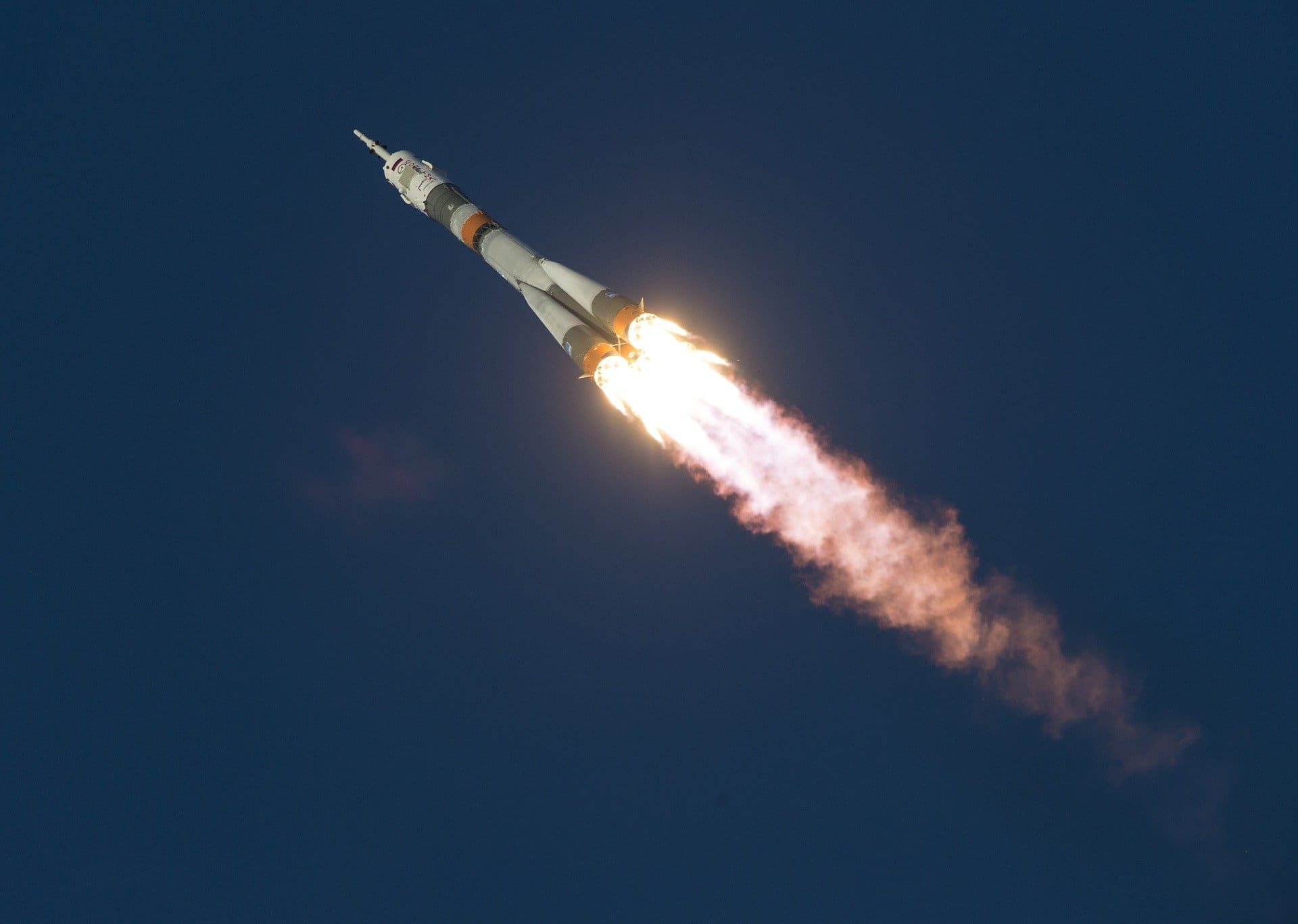 soyuz-launch-1099402_1920